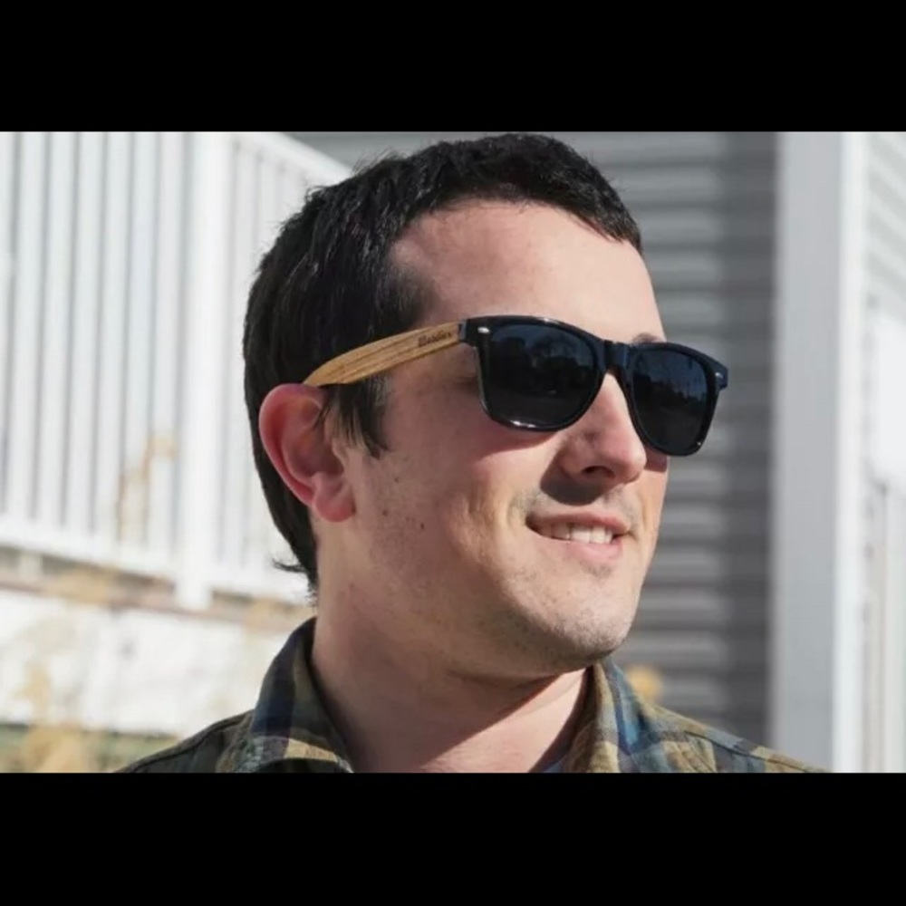 Woodies Beachwear Unisex Sunglasses Walnut Wood Polarized Black Lens W/Hard Case